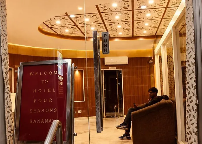 Hotel Four Season In Varanasi